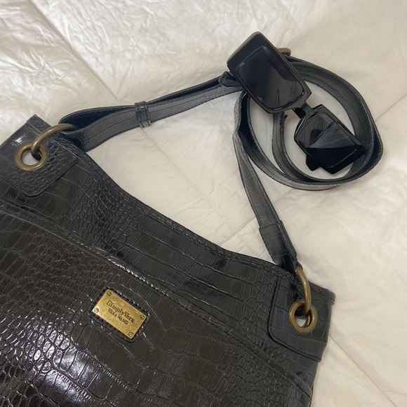 SIMPLY VERA VERA WANG - BLACK CROC EMBOSSED CROSSBODY BAG - Picture 4 of 17